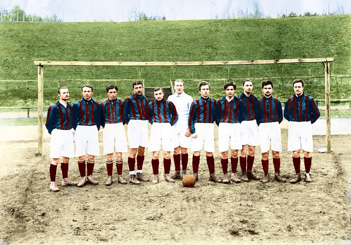 Henryk Bilor (7. od lewej) wśród zawodników Czarnych Lwów, 1909 r. Źródło: Muzeum Sportu i Turystyki