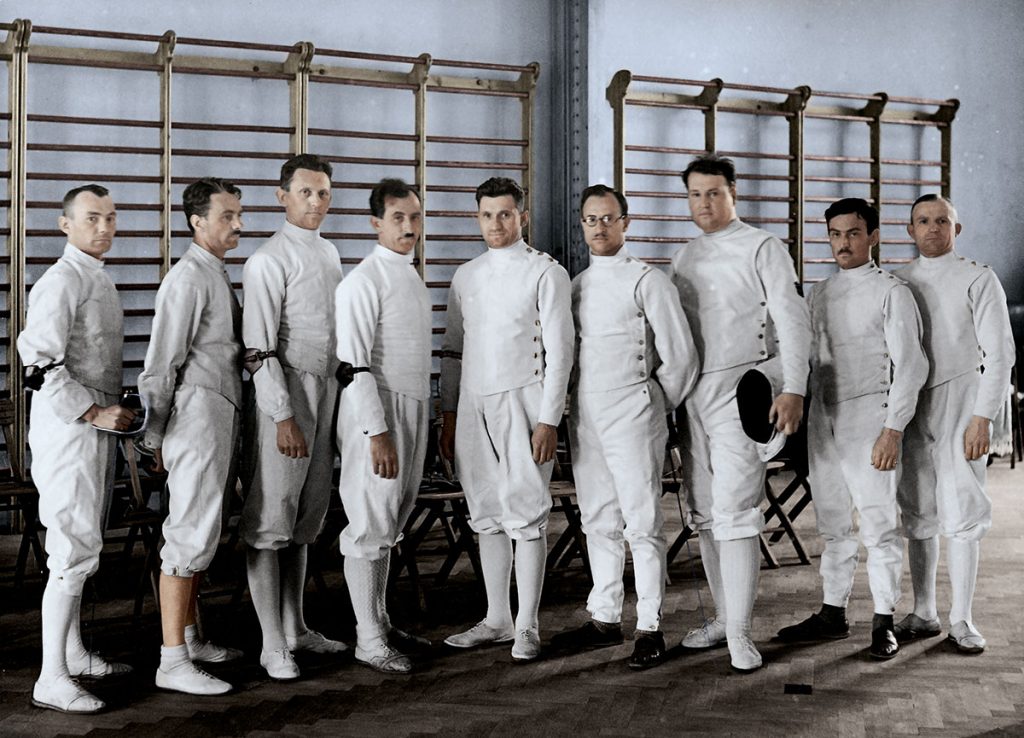 Przygotowania do igrzysk olimpijskich w Berlinie. Czwarty od lewej Władysław Dobrowolski. Warszawa, lipiec 1936 r. Źródło: Narodowe Archiwum Cyfrowe