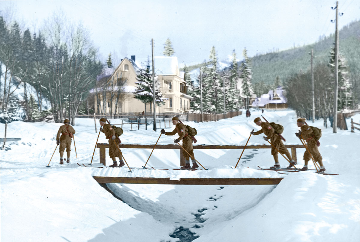 Por. Artur Kasprzyk prowadzi patrol wojskowy na trasie w Zakopanem, 1929 r. Źródło: Narodowe Archiwum Cyfrowe