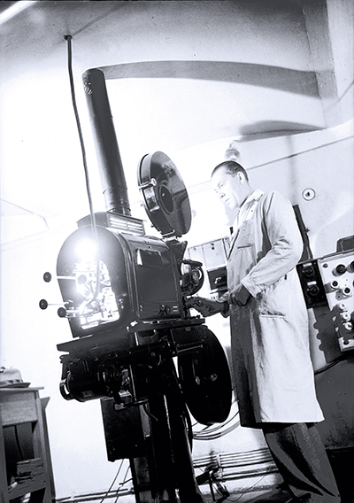 Projektor kina Wanda przy ulicy św. Gertrudy w Krakowie, 1936 r. Fot. NAC