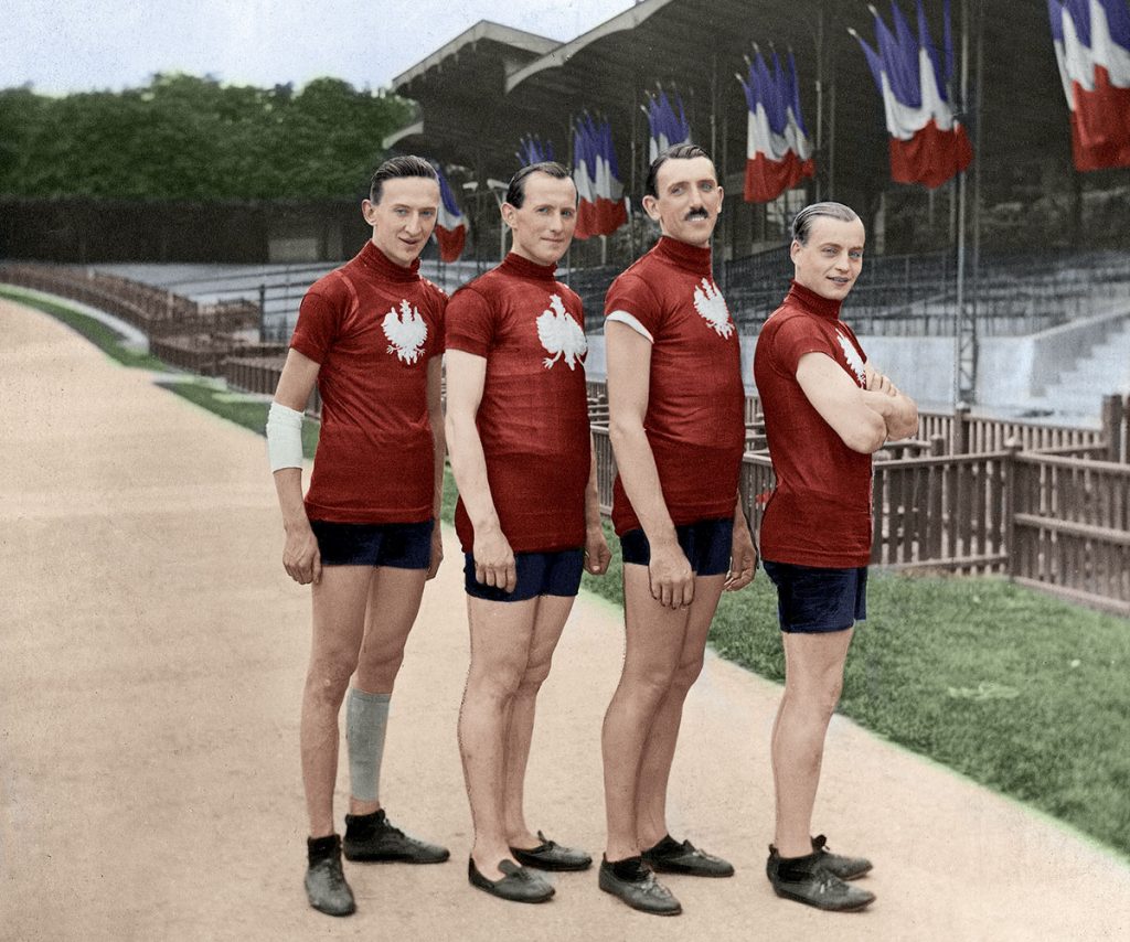 Zdobywcy srebrnego medalu olimpijskiego na dystansie 4000 m drużynowo. Od lewej: Tomasz Stankiewicz, Jan Łazarski, Franciszek Szymczyk, Józef Lange. Paryż, 1924 r. Źródło: Narodowe Archiwum Cyfrowe