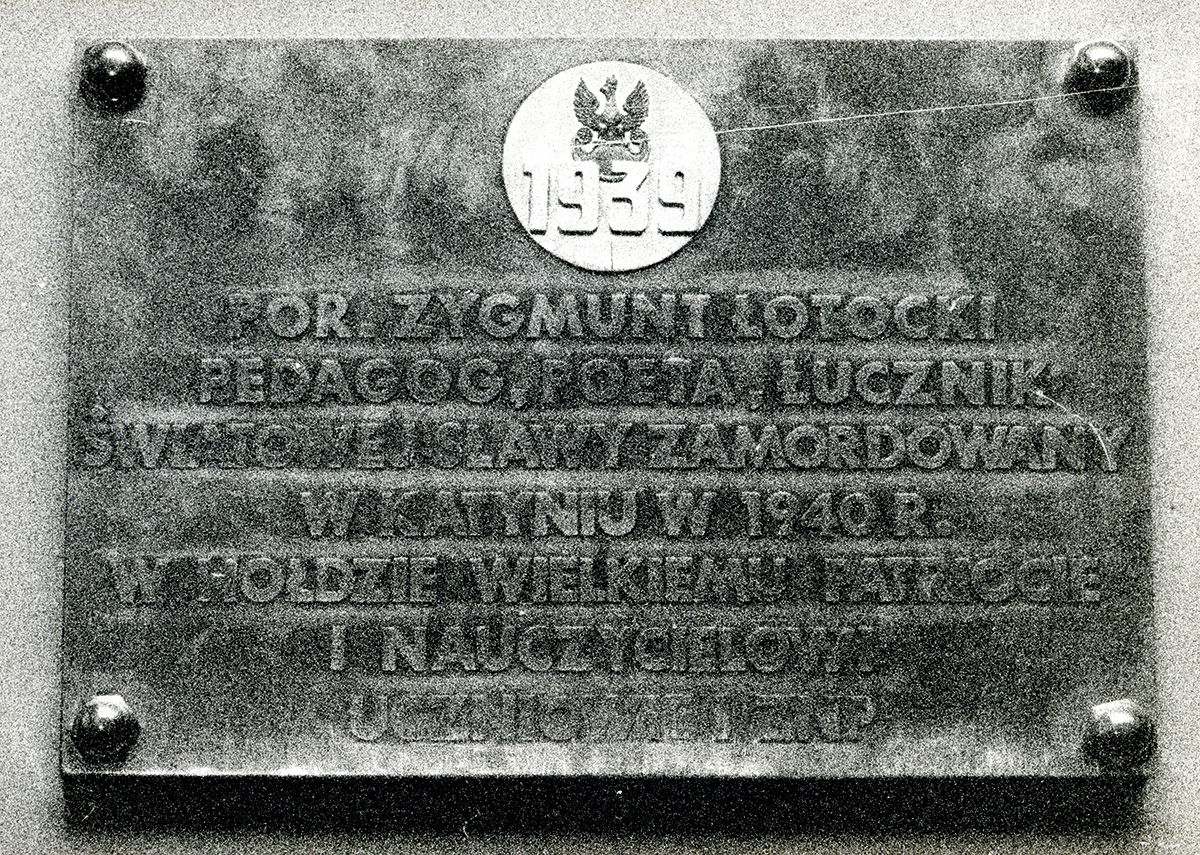 Tablica upamiętniająca Zygmunta Łotockiego. Źródło: Muzeum Katyńskie. Archiwum J. Tuszyńskiego