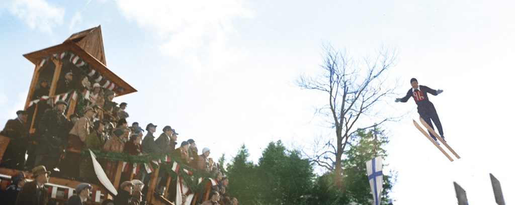 Stanisław Marusarz podczas skoku narciarskiego na Międzynarodowych Zawodach Narciarskich o Mistrzostwo Polski w Zakopanem (1935 r.) Fot. NAC