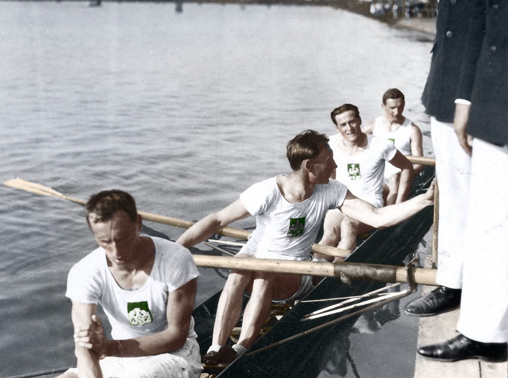 Wioślarze AZS Warszawa podczas wioślarskich mistrzostw Polski w Brdyujściu, 1925 r. Źródło: Narodowe Archiwum Cyfrowe