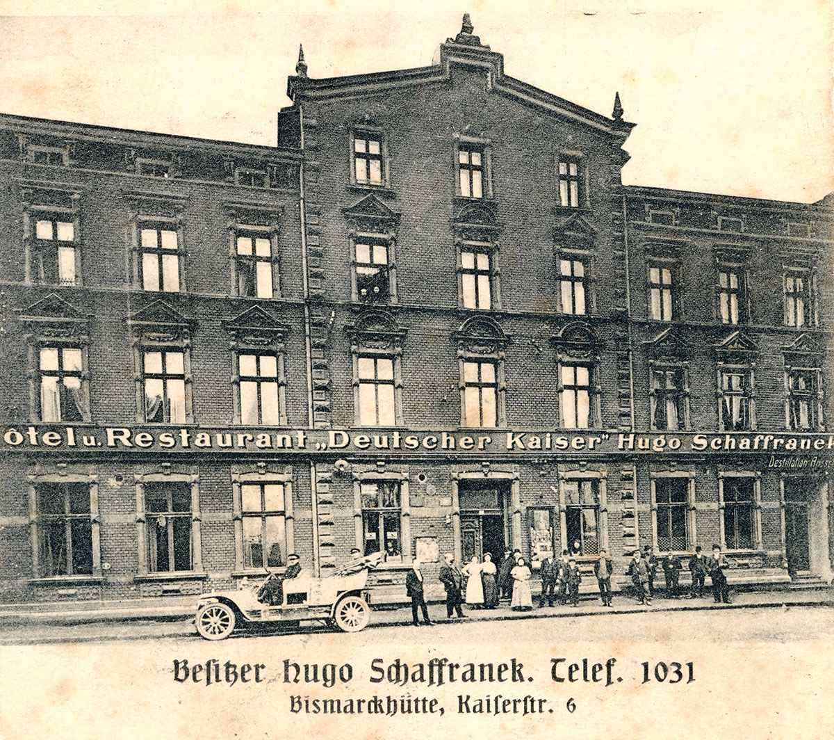 Katolicki Dom Związkowy w Bismarkhucie. Mieściła się tu restauracja Deutscher Keiser, w której odbyło się spotkanie założycielskie Ruchu Chorzów. Dziś budynek jest siedzibą Miejskiego Domu Kultury Batory. Pocztówka z 1911 r. Źródło: Muzeum Śląskie w Katowicach