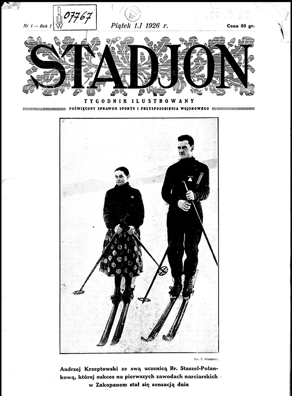 Okładka tygodnika „Stadjon”, nr 1/1926 (ze zbiorów Biblioteki Narodowej). Na zdjęciu 15-letnia Bronia Staszel-Polankowa i trener Andrzej Krzeptowski, znakomity narciarz, dwukrotny olimpijczyk. Za kilkanaście lat losy tej dwójki potoczą się zgoła odmiennie: Bronisława zostanie żołnierzem AK, Andrzej zaś włączy się w kolaborację z Niemcami (Goralenvolk), a w 1945 r., schwytany przez Urząd Bezpieczeństwa, umrze po zażyciu cyjanku
