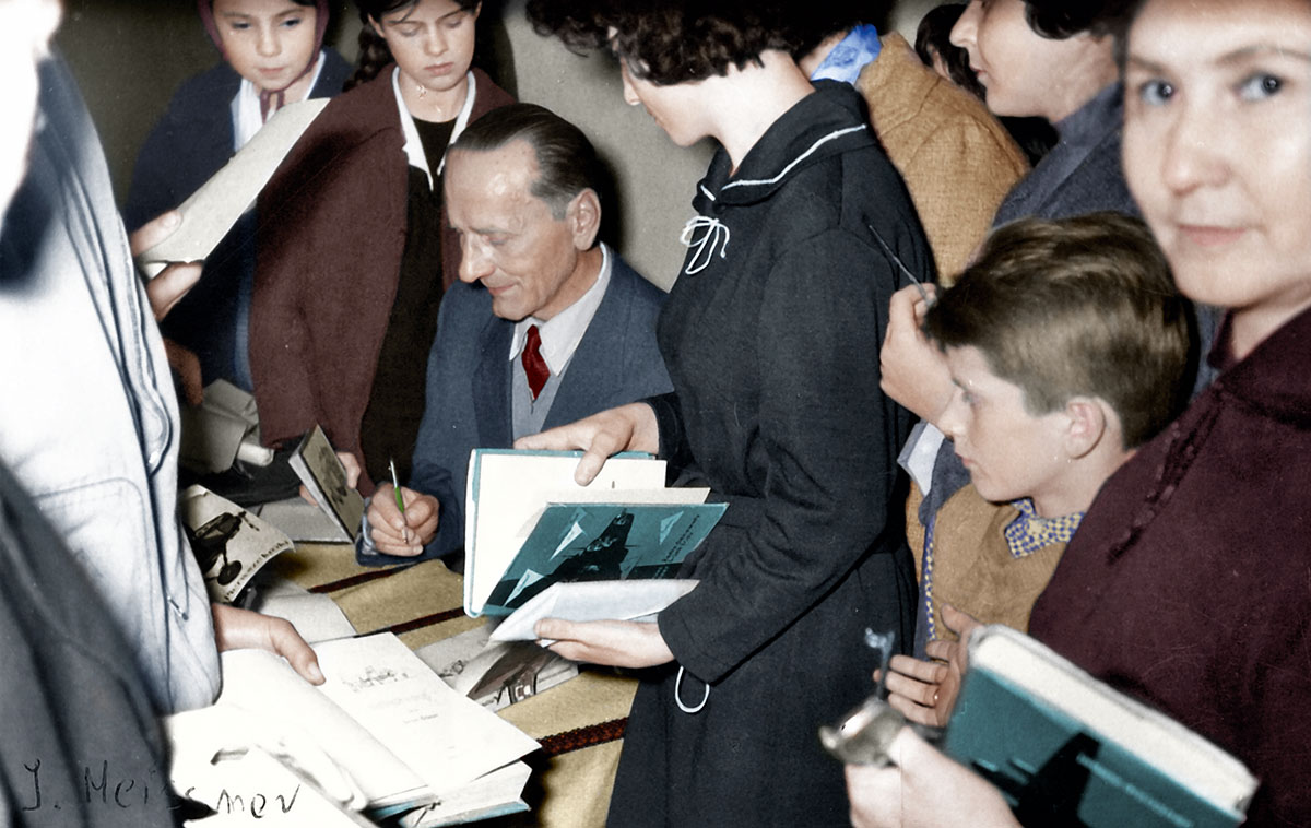 Spotkanie autorskie z Januszem Meissnerem w Miejskiej Bibliotece Publicznej w Mrągowie, 1964 r. Źródło: Warmińsko-Mazurska Biblioteka Cyfrowa