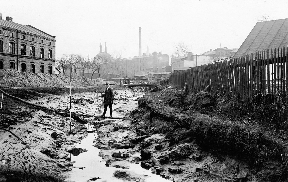 Regulacja rzeki Rawy w Roździeniu, lata 20. XX w. Źródło: Narodowe Archiwum Cyfrowe